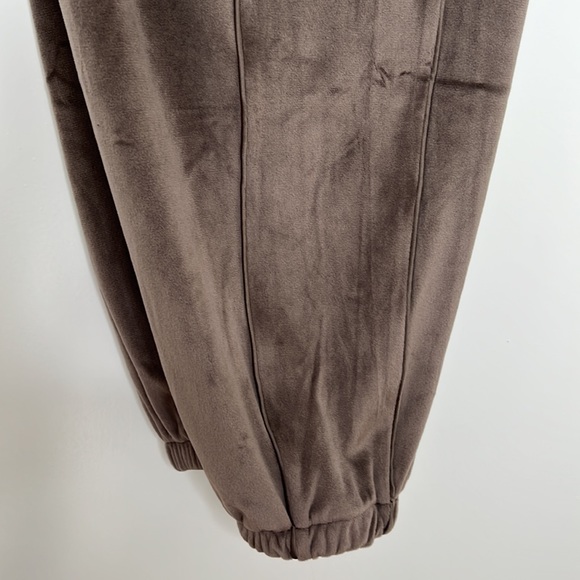 SKIMS VELOUR JOGGER color: AMETHYST - Picture 6 of 9